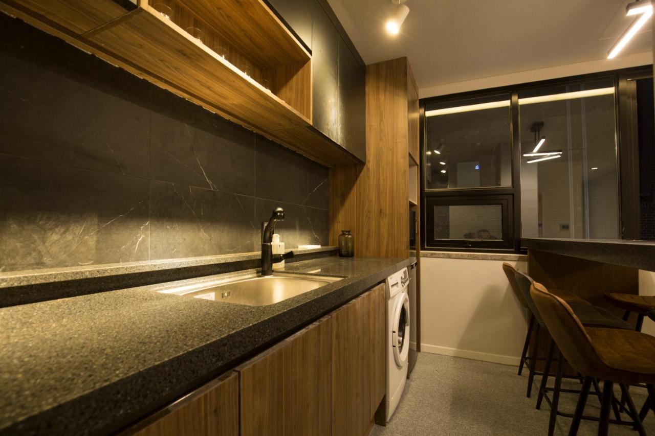 Uh Suite The Jongno Сеул Экстерьер фото