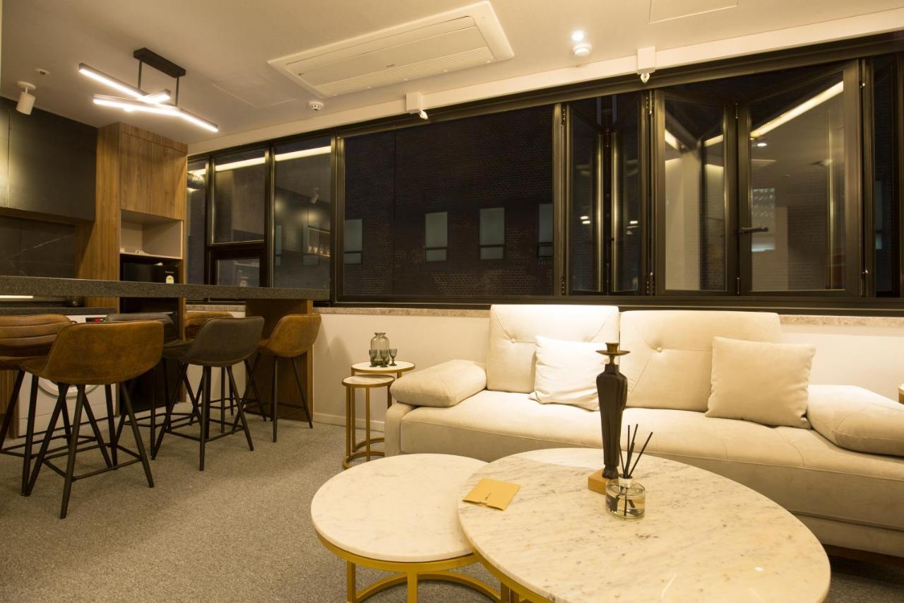 Uh Suite The Jongno Сеул Экстерьер фото
